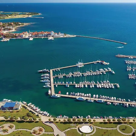 Front In With House Sea View Appartement Umag
